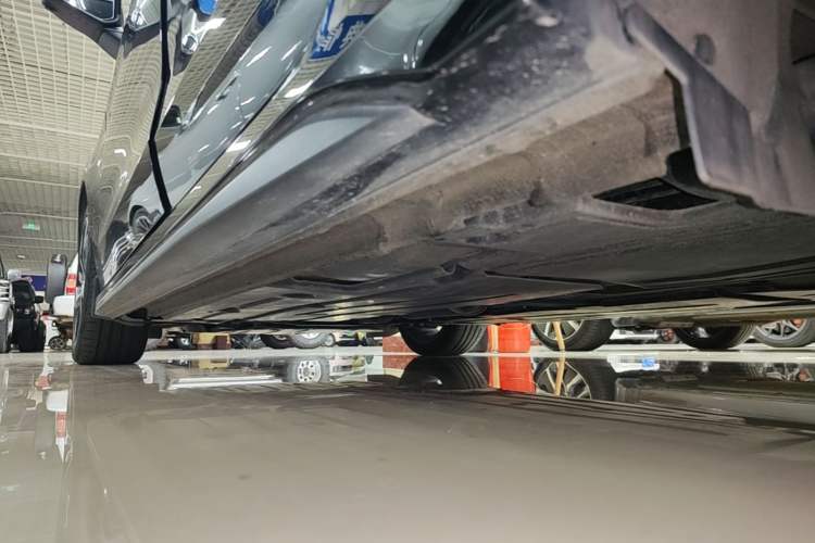 Used Lynk & Co 03 2025 1.5TD DCT Champion Edition Pro Left Side Sill