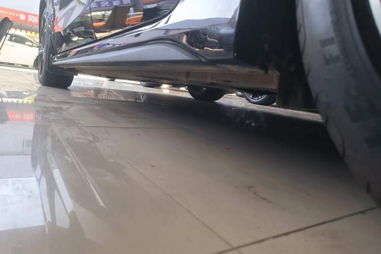 Used Lynk & Co 03 2025 1.5TD DCT Champion Edition Pro Left Side Sill