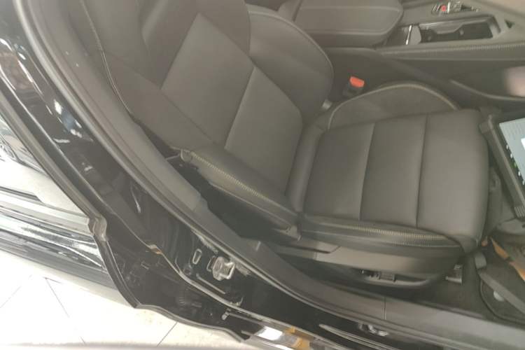Used Lynk & Co 03 2025 2.0TD DCT Champion Edition Pro Right Front Seat