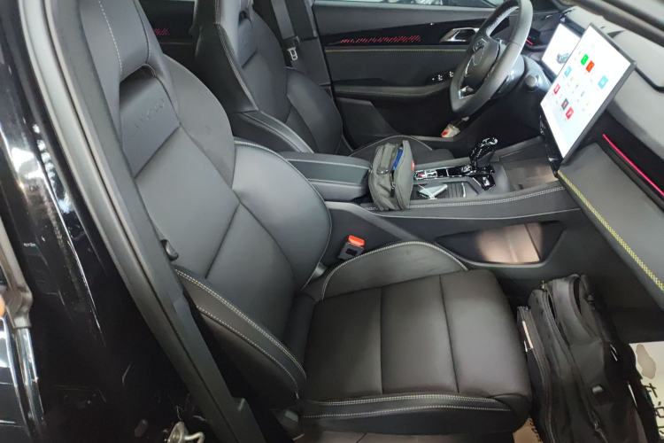 Used Lynk & Co 03 2025 2.0TD DCT Champion Edition Pro Right Front Seat