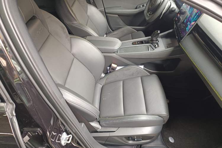 Used Lynk & Co 03 2025 2.0TD DCT Champion Edition Pro Right Front Seat