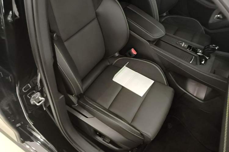 Used Lynk & Co 03 2025 1.5TD DCT Champion Edition Pro Right Front Seat