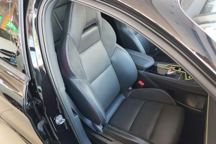 Used Lynk & Co 03 2025 1.5TD DCT Champion Edition Pro Right Front Seat