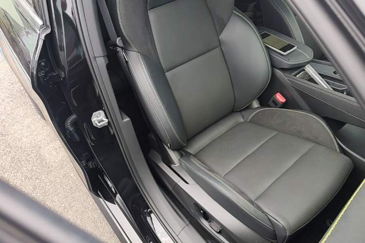 Used Lynk & Co 03 2025 1.5TD DCT Champion Edition Pro Right Front Seat