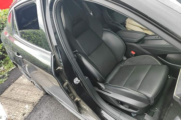 Used Lynk & Co 03 2025 2.0TD DCT Champion Edition Pro Right Front Seat