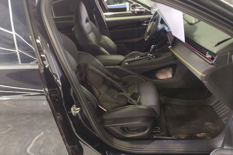 Used Lynk & Co 03 2025 2.0TD DCT Champion Edition Pro Right Front Seat