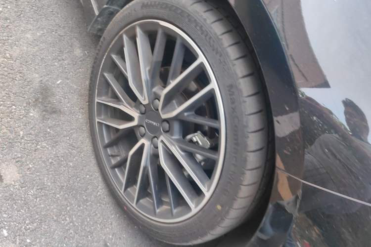 Used Lynk & Co 03 2025 2.0TD DCT Champion Edition Pro Right Front Wheel Hub