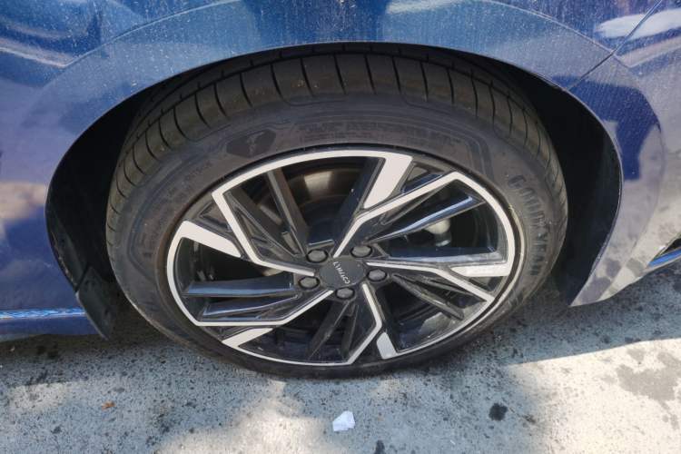Used Lynk & Co 03 2025 1.5TD DCT Champion Edition Pro Right Front Wheel Hub