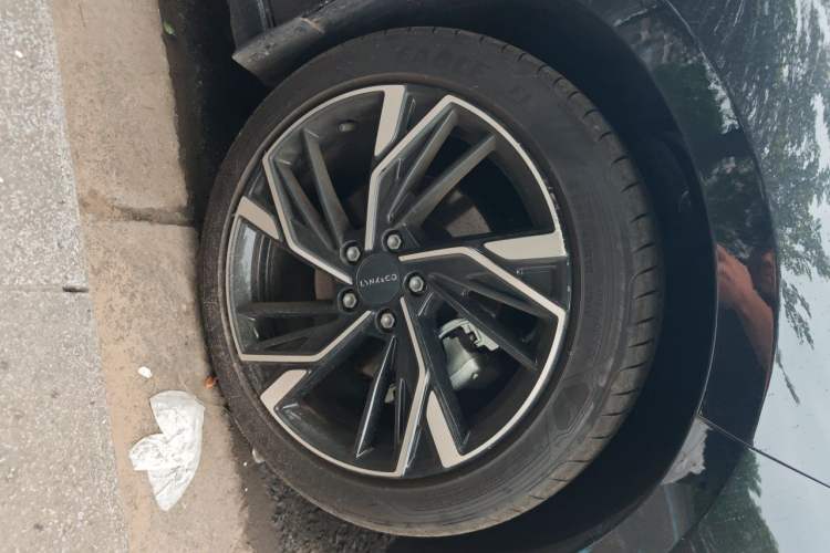 Used Lynk & Co 03 2025 1.5TD DCT Champion Edition Plus Right Front Wheel Hub