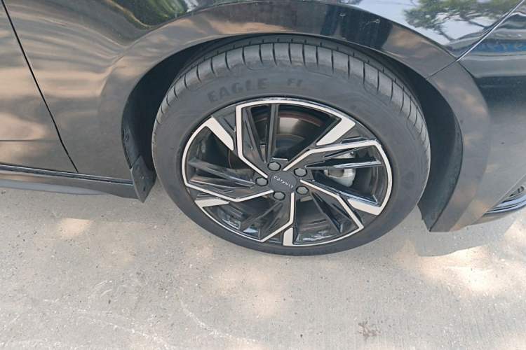 Used Lynk & Co 03 2025 1.5TD DCT Champion Edition Pro Right Front Wheel Hub