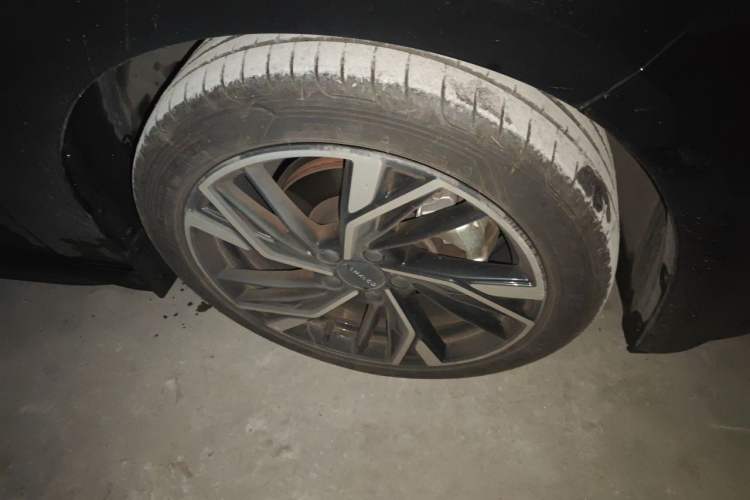Used Lynk & Co 03 2025 1.5TD DCT Champion Edition Pro Right Front Wheel Hub