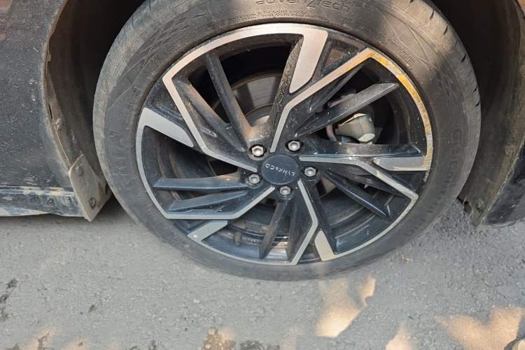 Used Lynk & Co 03 2025 1.5TD DCT Champion Edition Plus Right Front Wheel Hub