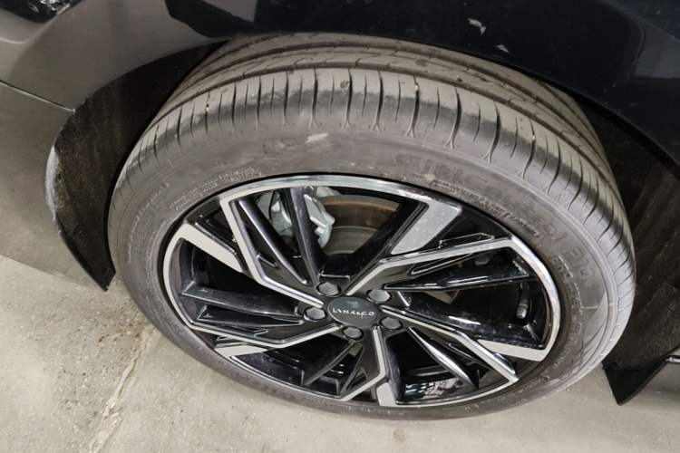 Used Lynk & Co 03 2025 1.5TD DCT Champion Edition Plus Right Rear Wheel Hub