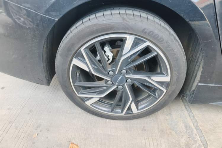 Used Lynk & Co 03 2025 1.5TD DCT Champion Edition Pro Right Rear Wheel Hub