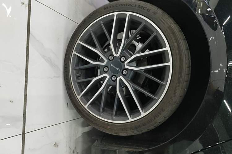 Used Lynk & Co 03 2025 2.0TD DCT Champion Edition Pro Right Rear Wheel Hub