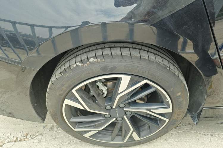 Used Lynk & Co 03 2025 1.5TD DCT Champion Edition Pro Right Rear Wheel Hub