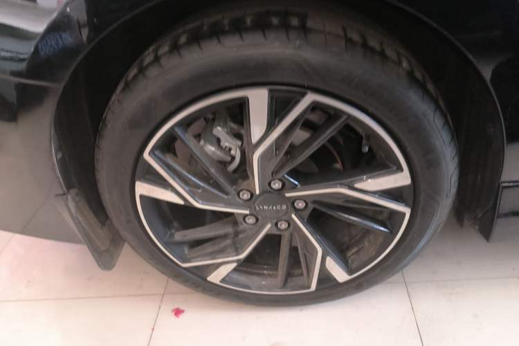 Used Lynk & Co 03 2025 1.5TD DCT Champion Edition Pro Right Rear Wheel Hub