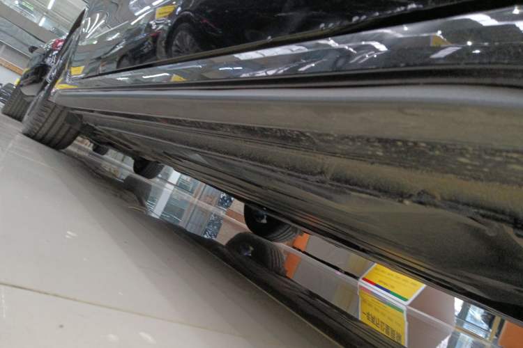 Used Lynk & Co 03 2025 1.5TD DCT Champion Edition Pro Right Side Sill