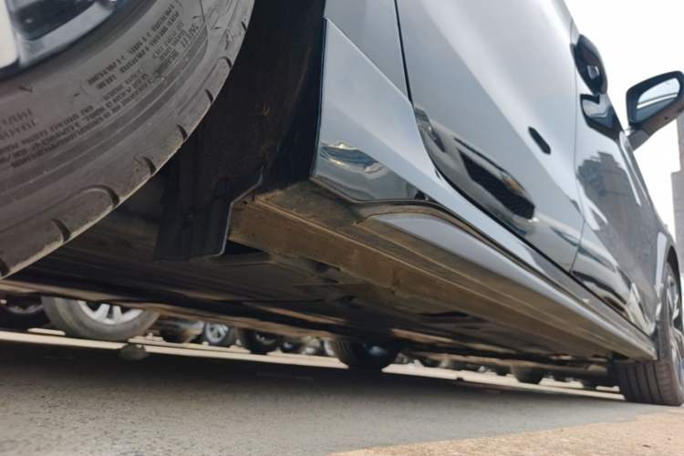 Used Lynk & Co 03 2025 1.5TD DCT Champion Edition Pro Right Side Sill