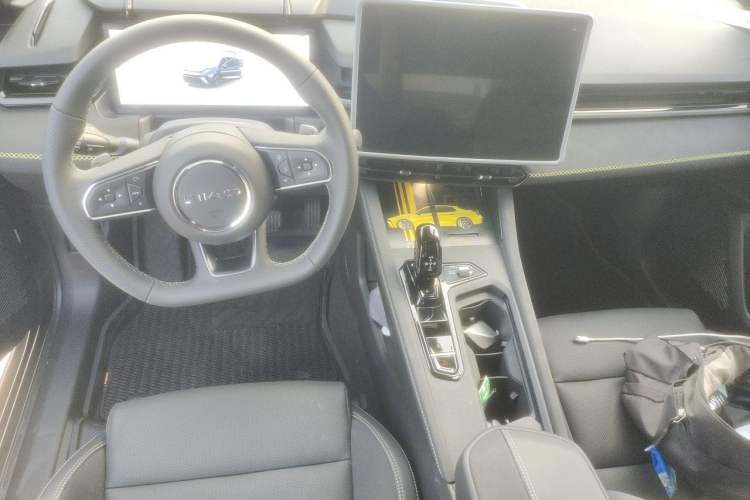 Used Lynk & Co 03 2025 1.5TD DCT Champion Edition Pro Center Console
