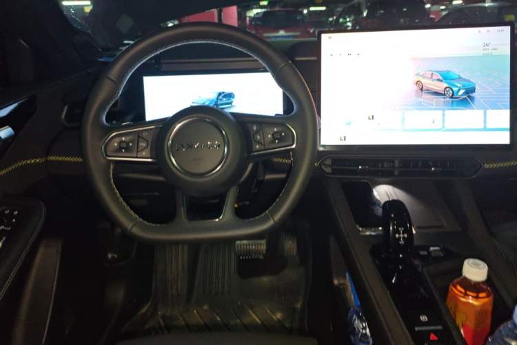 Used Lynk & Co 03 2025 1.5TD DCT Champion Edition Pro Center Console
