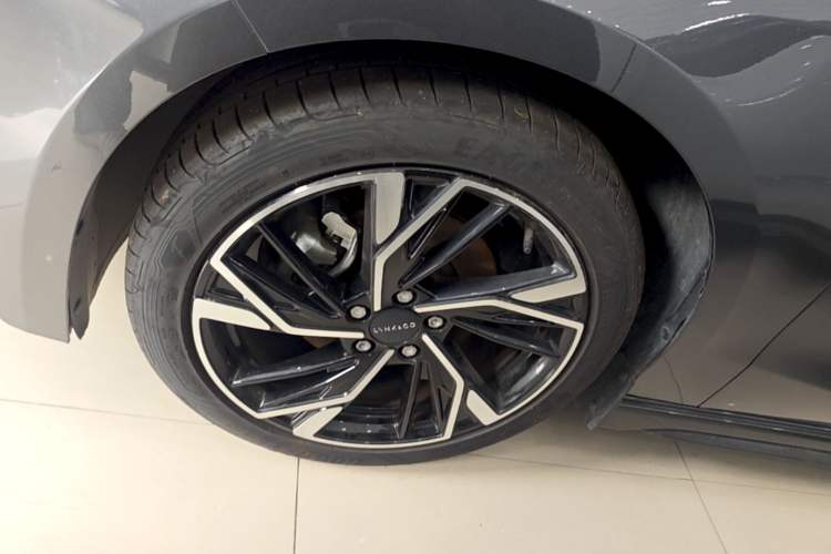 Used Lynk & Co 03 2025 1.5TD DCT Champion Edition Pro Exterior 4