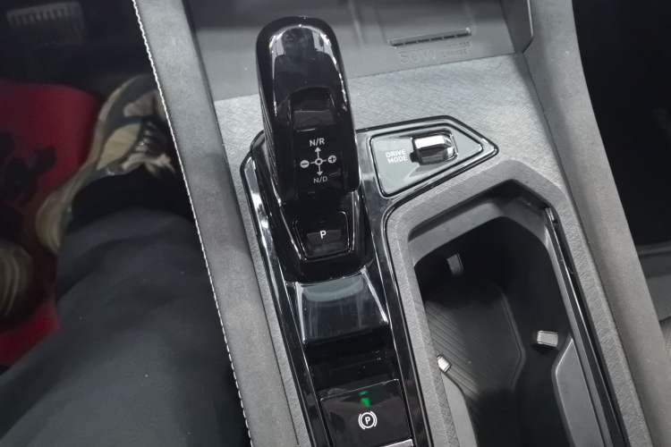 Used Lynk & Co 03 2025 2.0TD DCT Champion Edition Pro Gear Lever