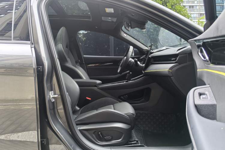 Used Lynk & Co 03 2025 1.5TD DCT Champion Edition Pro Interior 13