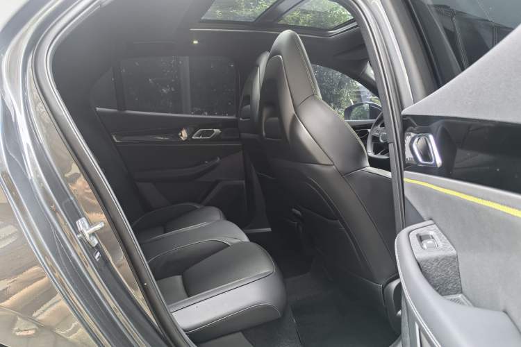 Used Lynk & Co 03 2025 1.5TD DCT Champion Edition Pro Interior 14