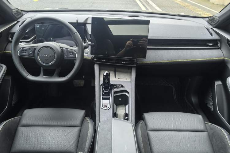 Used Lynk & Co 03 2025 1.5TD DCT Champion Edition Pro Interior 2