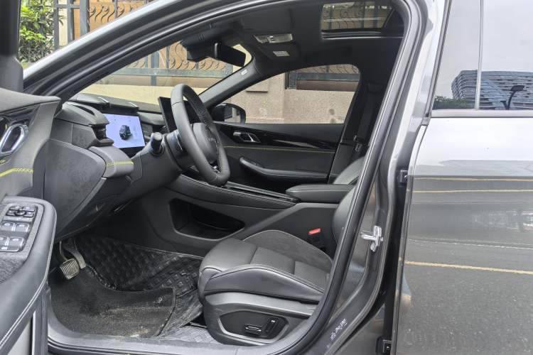 Used Lynk & Co 03 2025 1.5TD DCT Champion Edition Pro Interior 9
