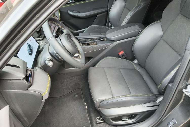 Used Lynk & Co 03 2025 1.5TD DCT Champion Edition Pro Left Front Seat