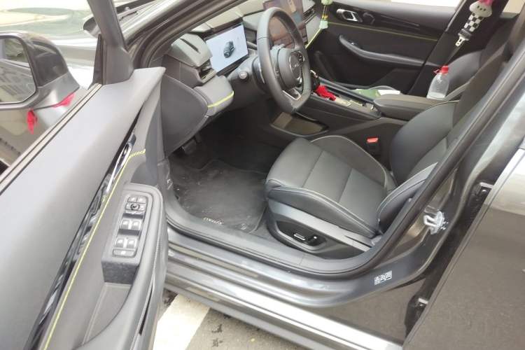 Used Lynk & Co 03 2025 1.5TD DCT Champion Edition Pro Left Front Seat