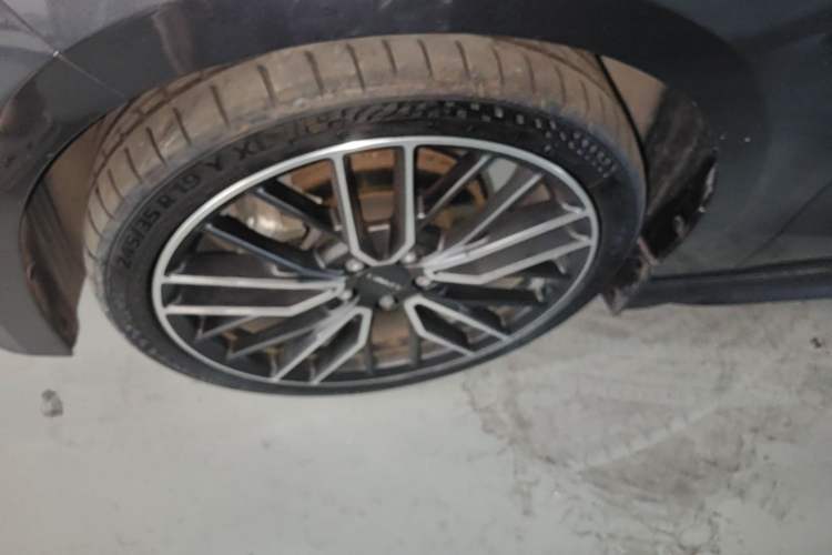 Used Lynk & Co 03 2025 2.0TD DCT Champion Edition Pro Left Front Wheel Hub