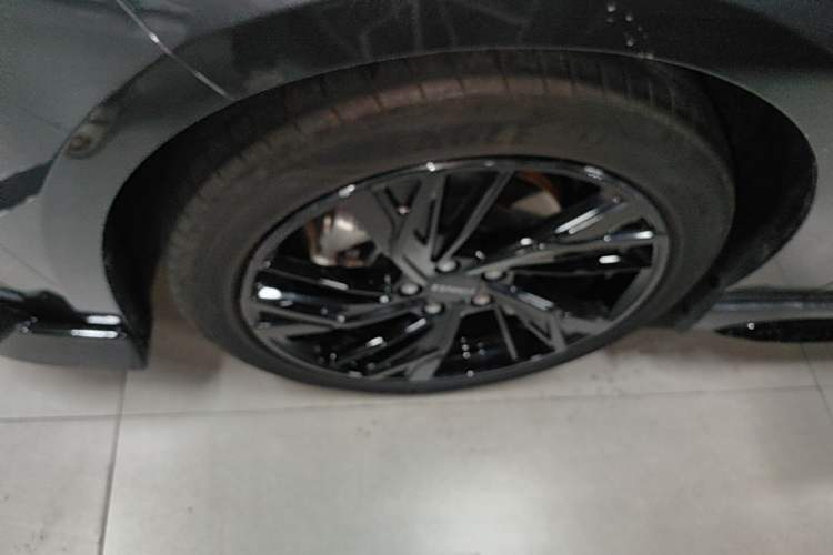 Used Lynk & Co 03 2025 1.5TD DCT Champion Edition Pro Left Front Wheel Hub