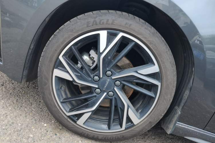 Used Lynk & Co 03 2025 1.5TD DCT Champion Edition Pro Left Front Wheel Hub