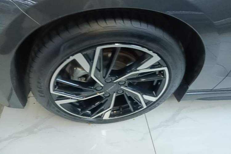 Used Lynk & Co 03 2025 1.5TD DCT Champion Edition Pro Left Front Wheel Hub