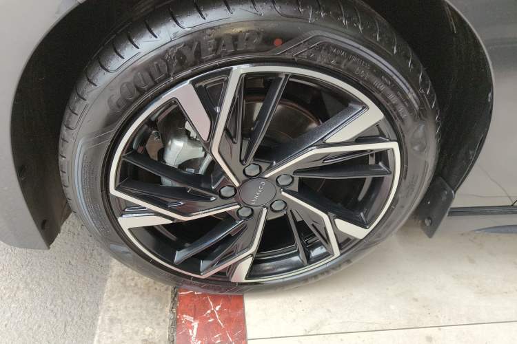 Used Lynk & Co 03 2025 1.5TD DCT Champion Edition Pro Left Front Wheel Hub