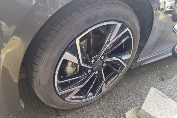 Used Lynk & Co 03 2025 1.5TD DCT Champion Edition Pro Left Front Wheel Hub