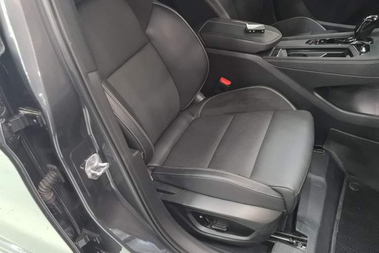 Used Lynk & Co 03 2025 2.0TD DCT Champion Edition Pro Right Front Seat