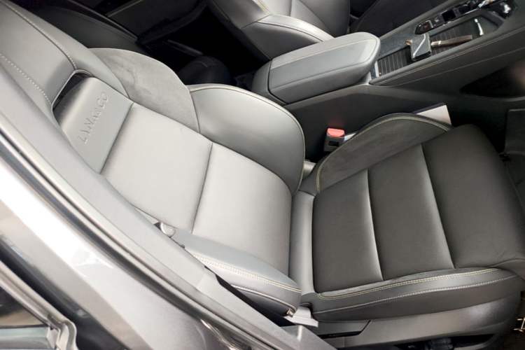 Used Lynk & Co 03 2025 1.5TD DCT Champion Edition Pro Right Front Seat
