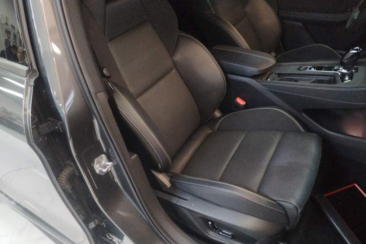 Used Lynk & Co 03 2025 1.5TD DCT Champion Edition Pro Right Front Seat