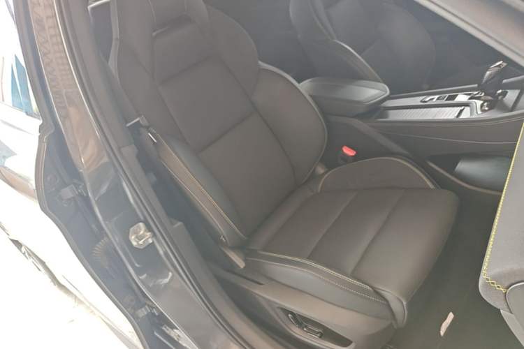 Used Lynk & Co 03 2025 1.5TD DCT Champion Edition Pro Right Front Seat
