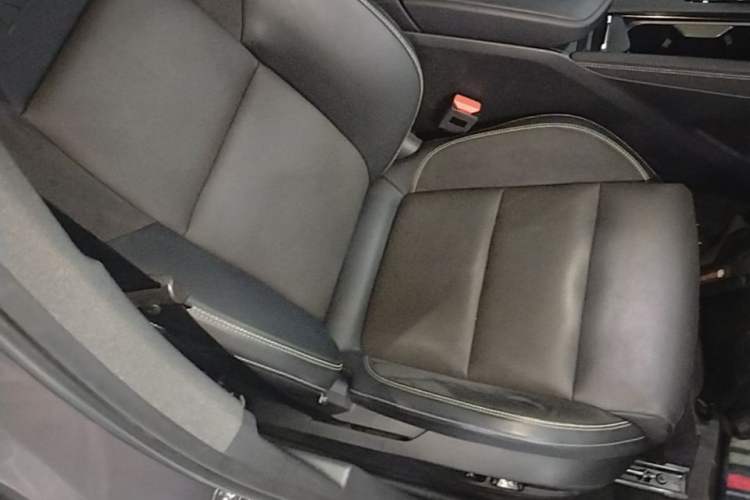 Used Lynk & Co 03 2025 2.0TD DCT Champion Edition Pro Right Front Seat