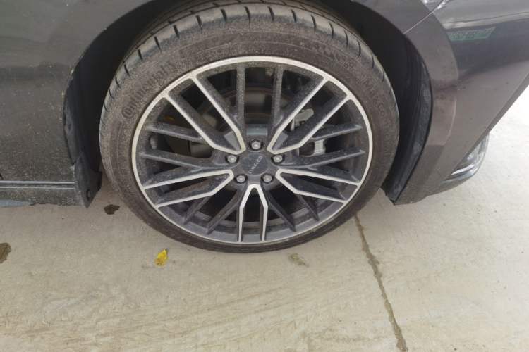 Used Lynk & Co 03 2025 2.0TD DCT Champion Edition Pro Right Front Wheel Hub