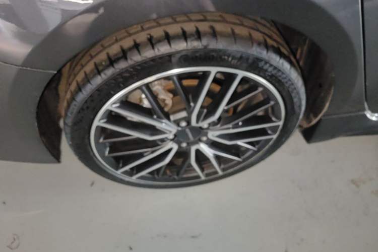 Used Lynk & Co 03 2025 2.0TD DCT Champion Edition Pro Right Rear Wheel Hub
