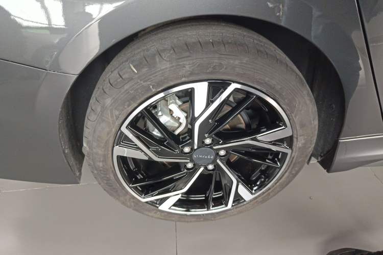 Used Lynk & Co 03 2025 1.5TD DCT Champion Edition Pro Right Rear Wheel Hub