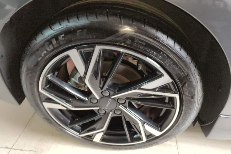 Used Lynk & Co 03 2025 1.5TD DCT Champion Edition Pro Right Rear Wheel Hub