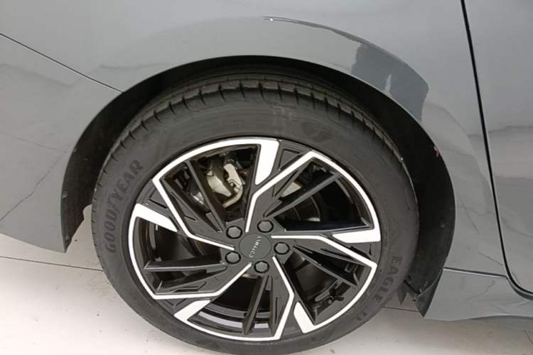 Used Lynk & Co 03 2025 1.5TD DCT Champion Edition Pro Right Rear Wheel Hub