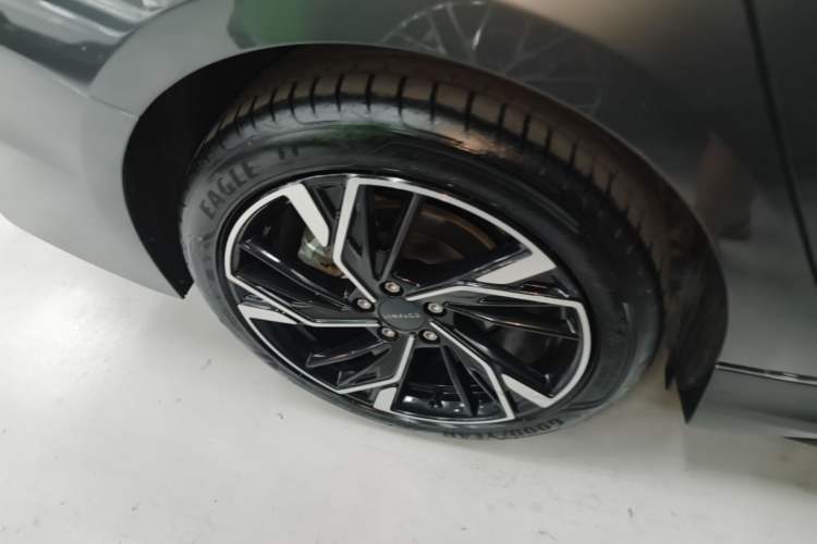 Used Lynk & Co 03 2025 1.5TD DCT Champion Edition Pro Right Rear Wheel Hub